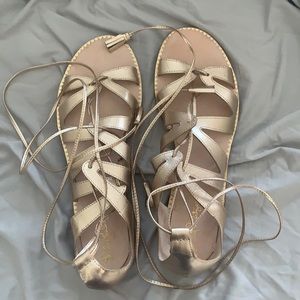 NEVER WORN Lilly Pulitzer tie up sandals